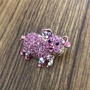 CUTEST PIGLET BROOCH EVER!!!